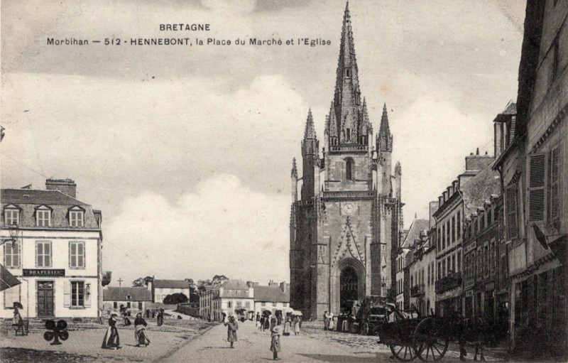 Carte postale ancienne Hennebont place du marché et église