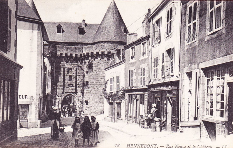 Carte postale ancienne Hennebont rue neuve château