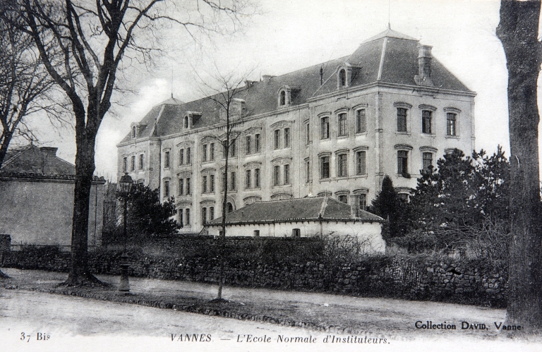 Carte postale ancienne Iufm Vannes