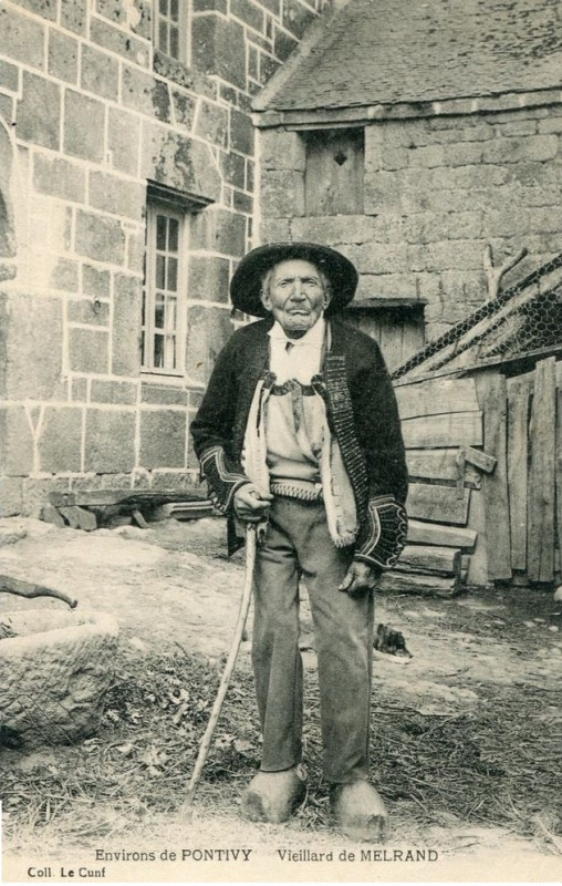 Carte postale ancienne Melrand vieillard
