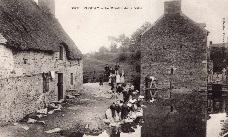 Carte postale ancienne Plouay moulin de la ville laveuses