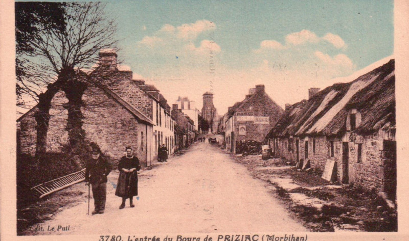Carte postale ancienne Priziac entrée du Bourg