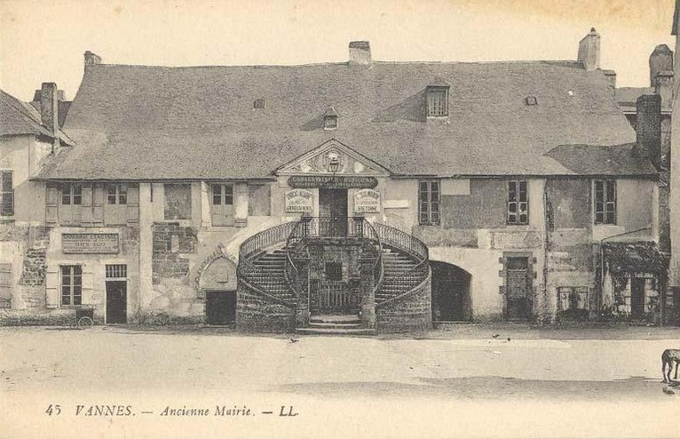 Carte postale ancienne Vannes - Ancienne mairie