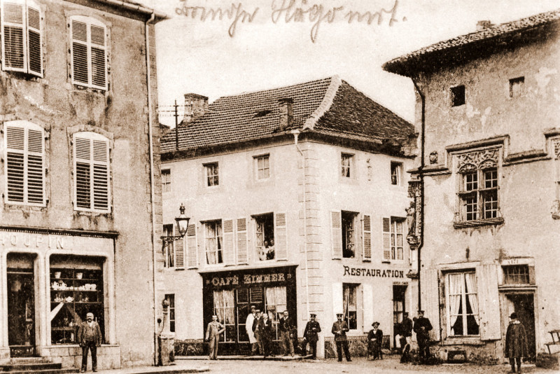 Carte postale ancienne Place du Palais, Vic-sur-Seille