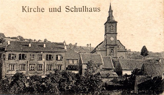 Carte postale ancienne Soucht ecole eglise