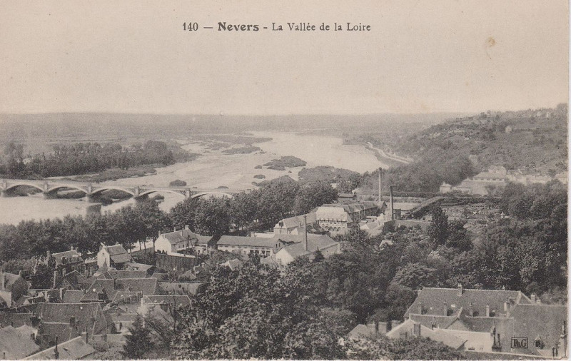 Carte postale ancienne Nevers - La Vallée de la Loire (CP) à Nevers