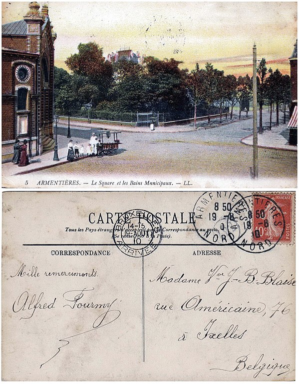 Carte postale ancienne ARMENTIERES, Le Square et les Bains Municipaux à Armentières