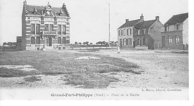 Carte postale ancienne Mairie Grand-Fort-Philippe