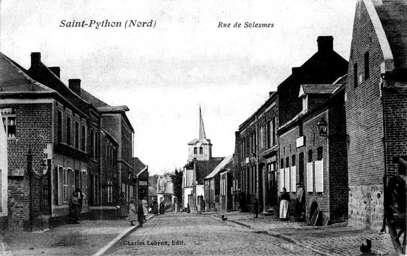 Carte postale ancienne Saint-Python Rue de Solesmes