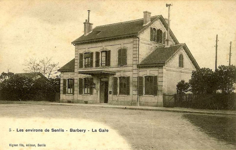 Carte postale ancienne Barbery (60), première gare détruite le 02.09.1914