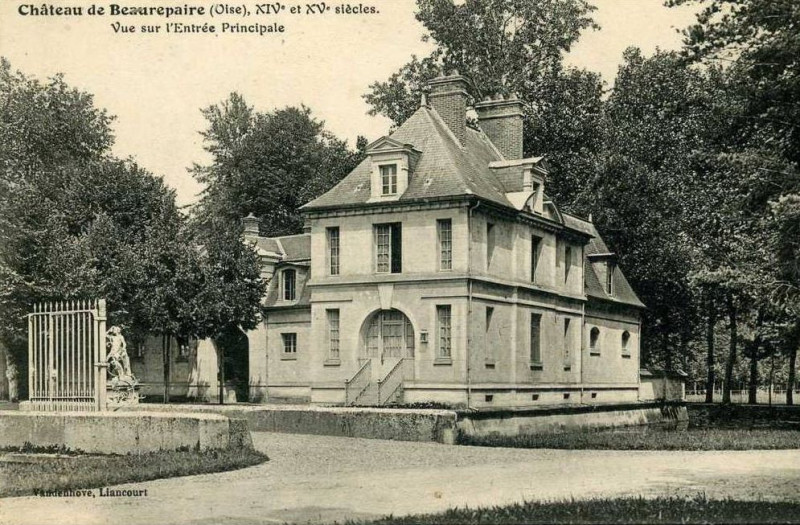 Carte postale ancienne Beaurepaire (60), communs du château