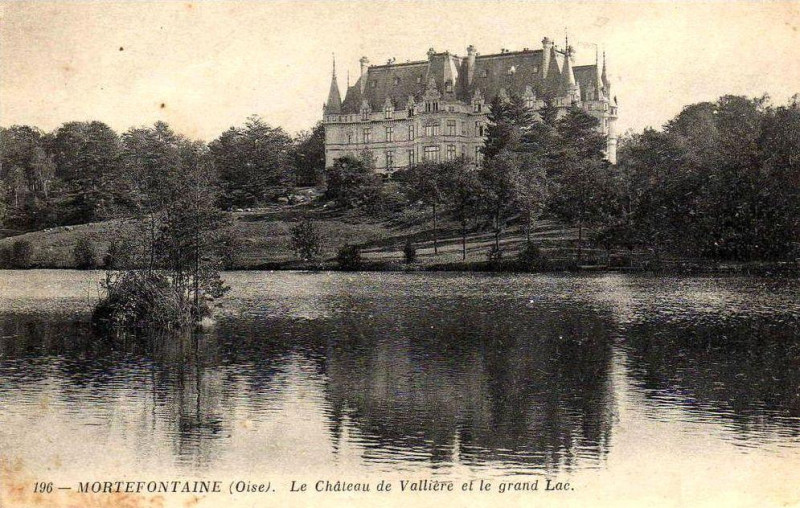 Carte postale ancienne Château avec l'étang de l'Epine au premier plan