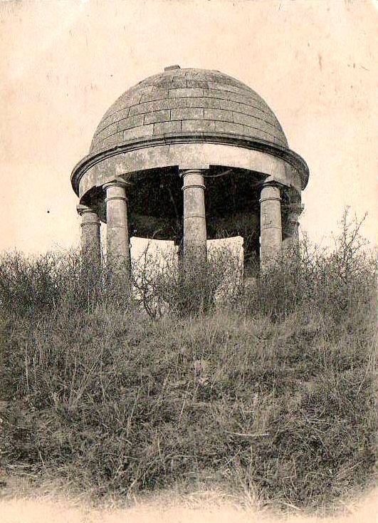 Carte postale ancienne Rhuis (60), kiosque du mont Catillon