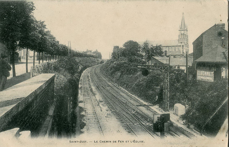 Carte postale ancienne Bréger - Saint-Just - Le Chemin de fer et l'église