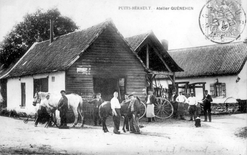Carte postale ancienne Puits-Bérault maréchal-ferrant et travail à ferrer