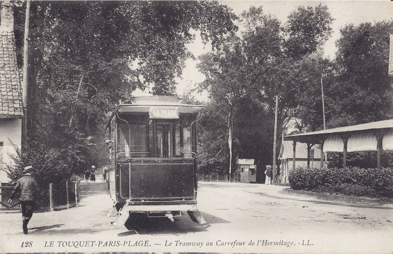 Carte postale ancienne Ll 128 - Le Touquet-Paris-Plage - Le Tramway au Carrefour de l'Hermitage