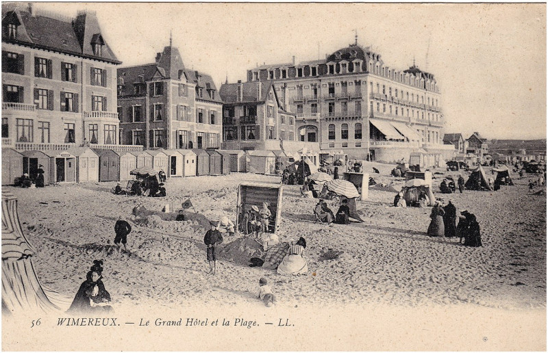 Carte postale ancienne Wimereux Le Grand Hôtel et la plage à Wimereux