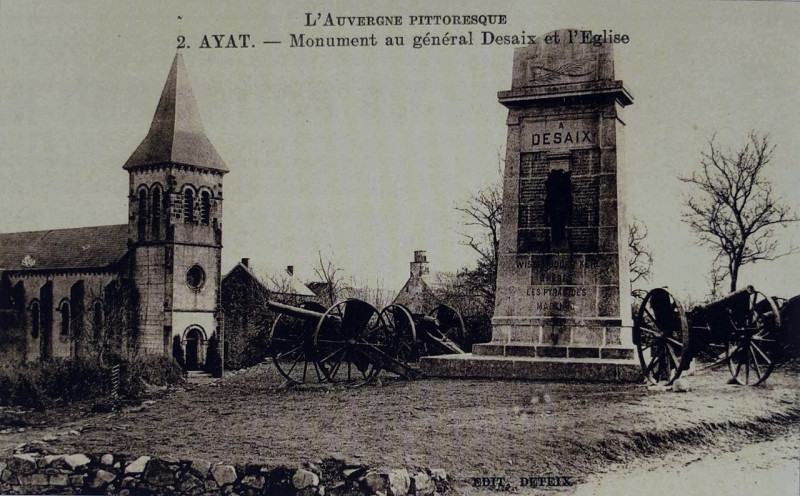 Carte postale ancienne Ayat monument à Desaix