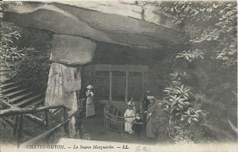 Carte postale ancienne Châtel-Guyon - Source Marguerite (CP LL) - 2