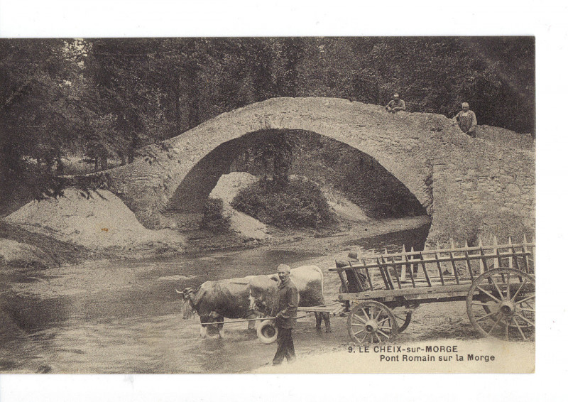Carte postale ancienne Le Cheix sur Morge pont romain
