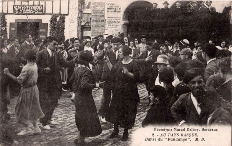 Carte postale ancienne Au Pays Basque - danse du Fandango