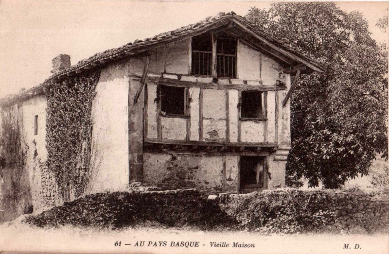 Carte postale ancienne Au Pays Basque - vielle maison