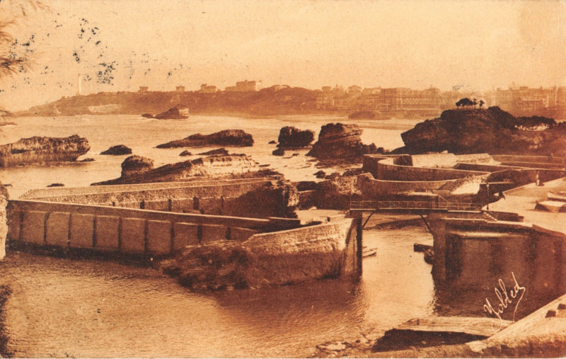 Carte postale ancienne Biarritz - Port-Vieux 2