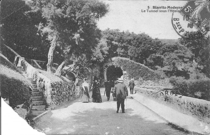 Carte postale ancienne Biarritz-Moderne-Le Tunnel sous l'Atalaye-5 à Biarritz