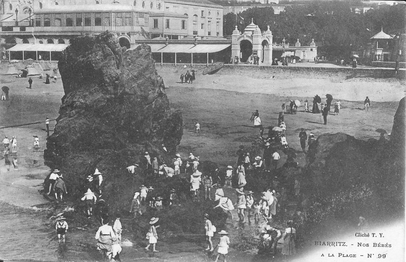 Carte postale ancienne Biarritz-Nos Bébés à la Plage-Ty 99 à Biarritz