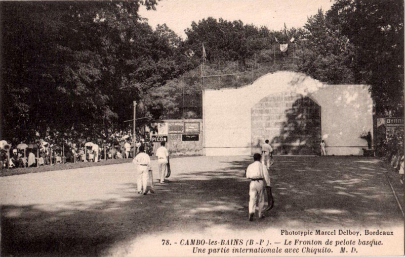 Carte postale ancienne Cambo (64) - le Fronton