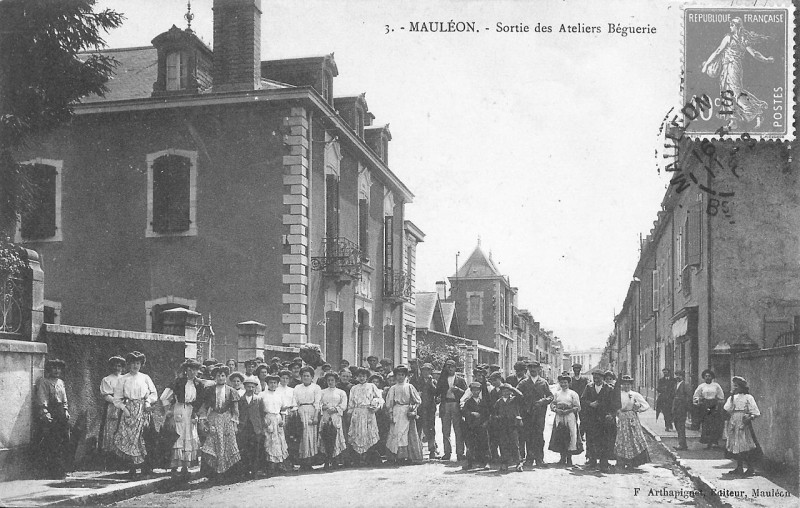 Carte postale ancienne Mauléon-Sortie des Ateliers Béguerie-Arthapignet 3 à Mauléon-Licharre