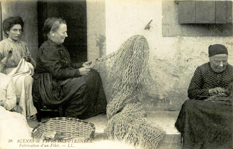 Carte postale ancienne Palombière Fabrication d'un filet