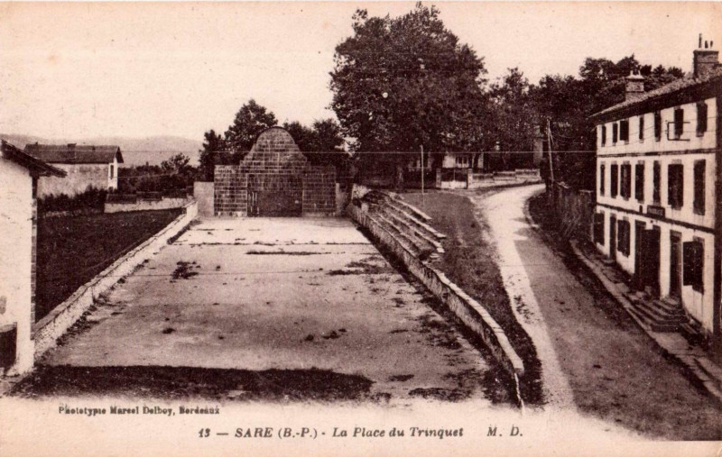 Carte postale ancienne Sare (64) - Place du Trinquet