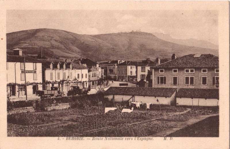 Carte postale ancienne Urrugne (64) - route nationale