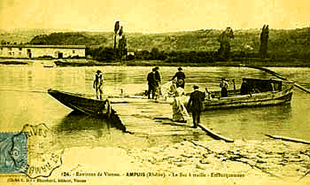 Carte postale ancienne Bac à traille d'Ampuis