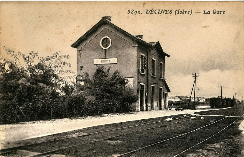 Carte postale ancienne Goutagny 3892 - Decines - La Gare