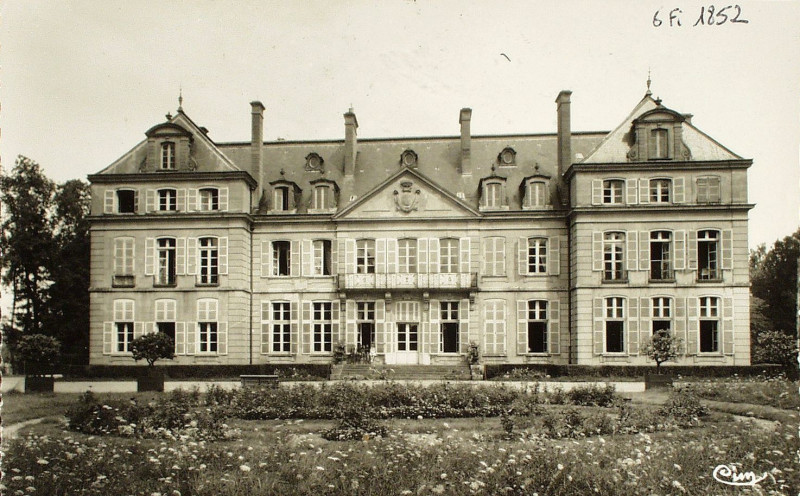 Carte postale ancienne Château de Croix (Génelard) (1) à Génelard