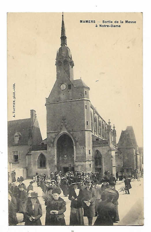 Carte postale ancienne Sortie de messe Nd de Mamers