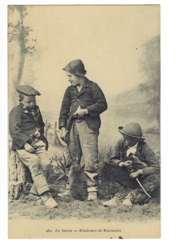 Carte postale ancienne Savoie Montreurs de marmottes