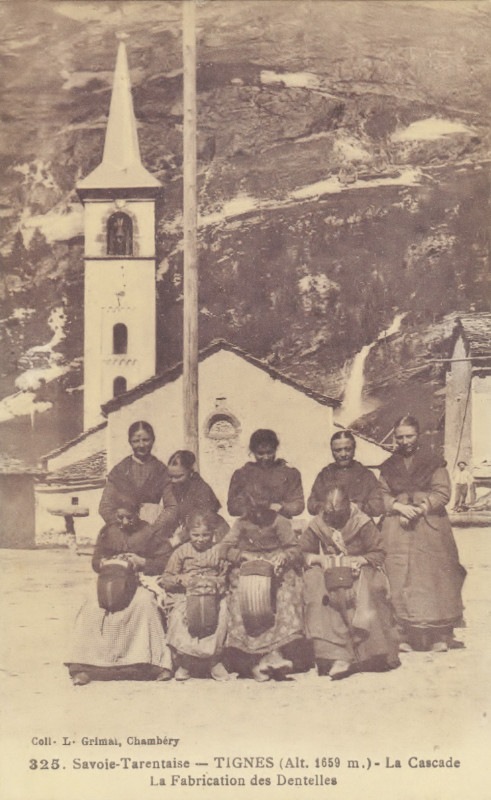 Carte postale ancienne Tignes femmes dentelles (2)