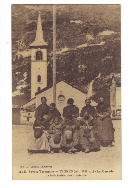 Carte postale ancienne Tignes femmes dentelles