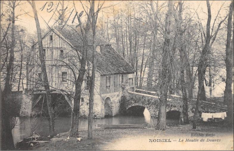 Carte postale ancienne Noisiel - Le Moulin de Douves à Torcy