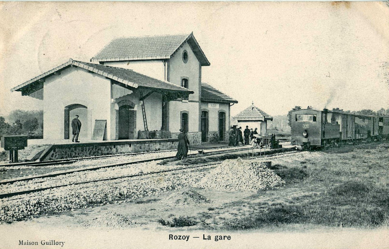 Carte postale ancienne Guillory - Rozoy - La Gare