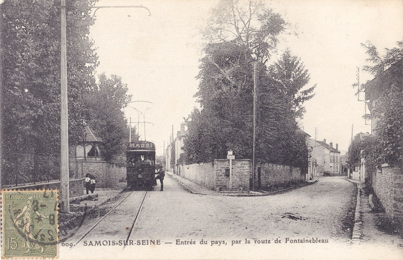 Carte postale ancienne Entrée du Pays par la route de Fontainebleau à Samois-sur-Seine
