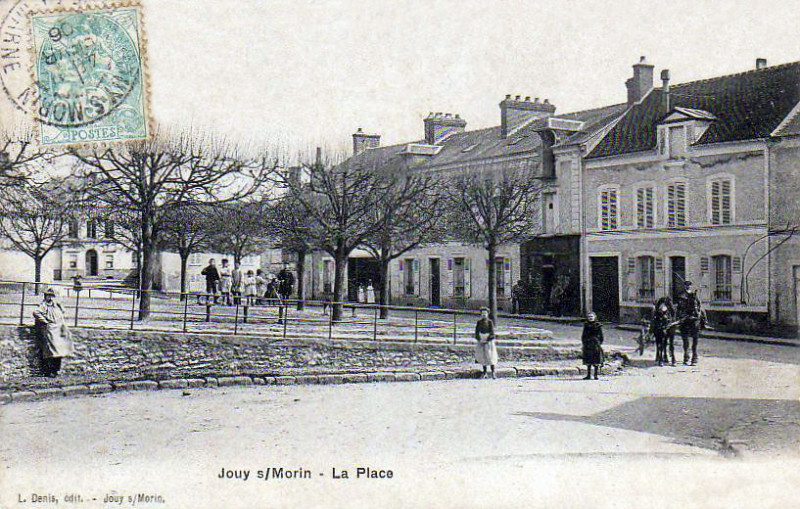 Carte postale ancienne Jouy-sur-Morin - La place