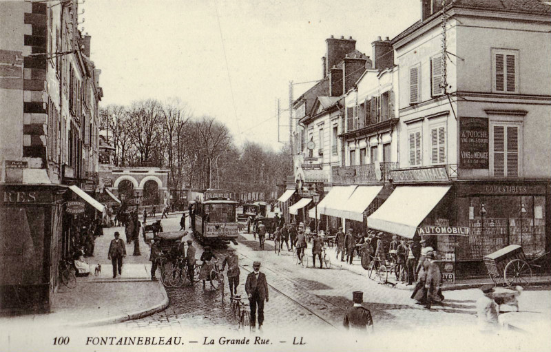 Carte postale ancienne Ll 100 - Fontainebleau - La Grande Rue à Fontainebleau