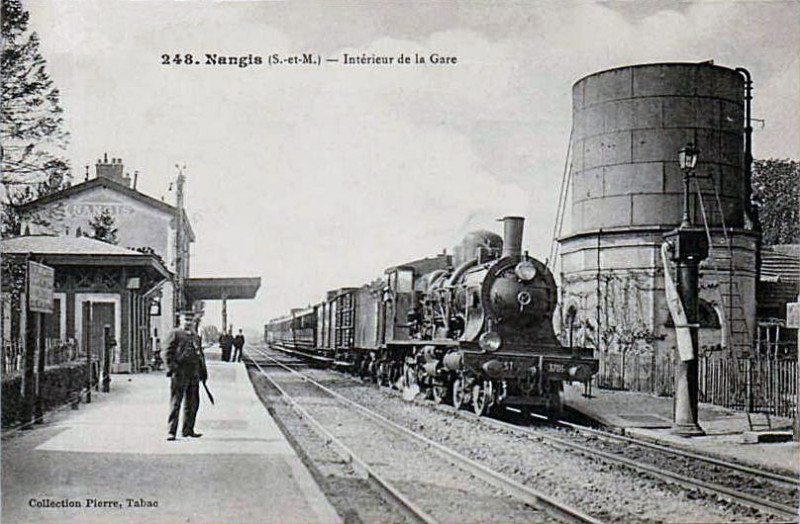 Carte postale ancienne Nangis - Intérieur de la gare