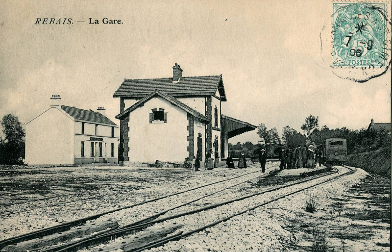 Carte postale ancienne Rebais - La gare