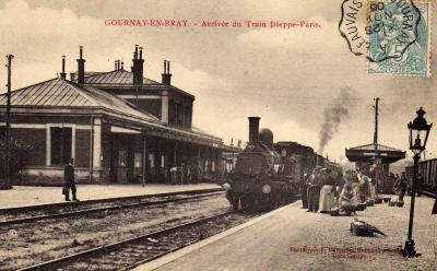 Carte postale ancienne 76-Gournay-en-Bray-Arrivée du train-1906