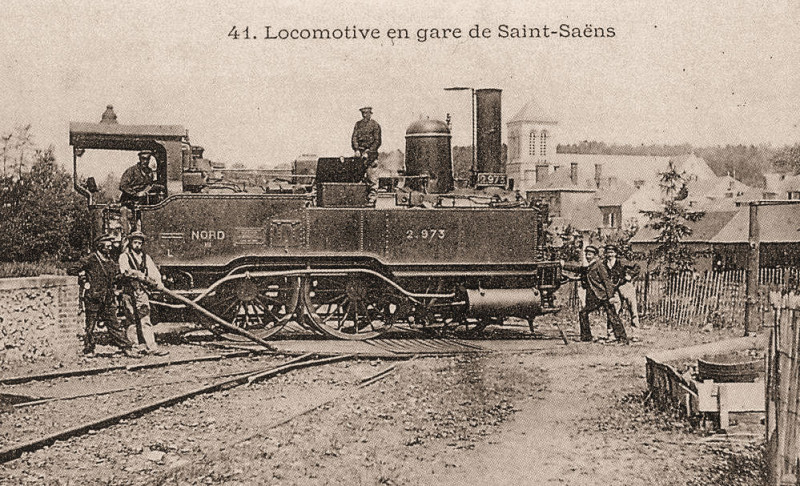 Carte postale ancienne Gare de Saint-Saëns - Locomotive 120 T